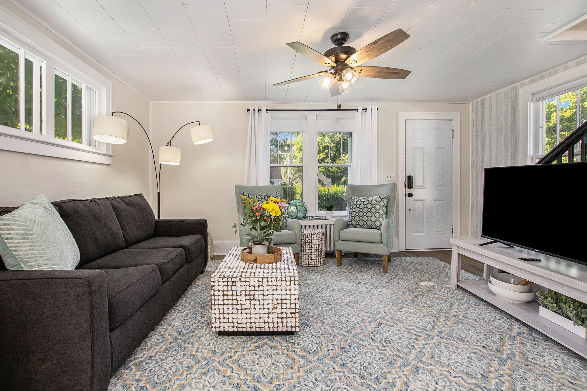 Smart-tv och eldstad