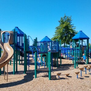 Children's area - Lighthouse Cottage: 1 block from the beach, 2 blocks to downtown! (Ludington)