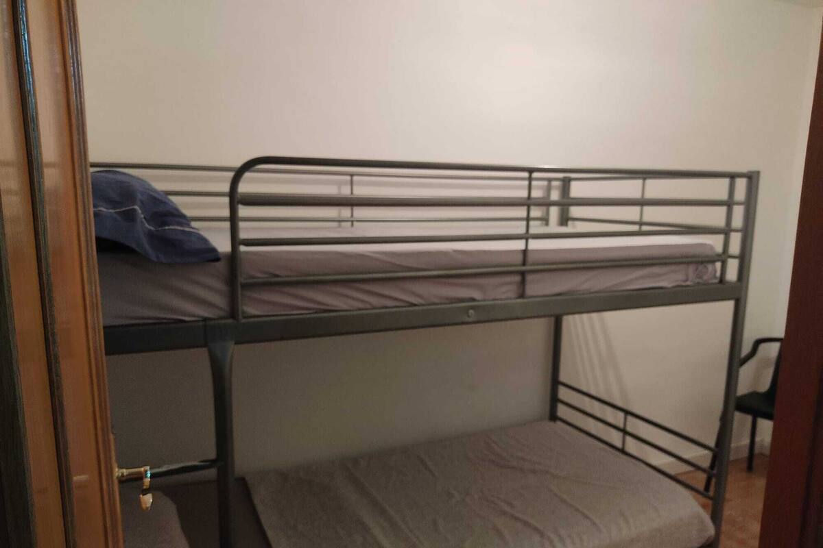 Hypo-allergenic bedding, free WiFi