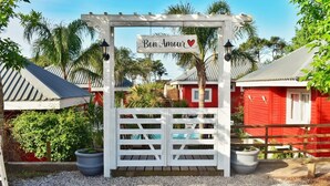 A gated entrance with a sign reading "Bon Amour" and a heart symbol. - Bon Amour Punta del Diablo (Punta del Diablo)