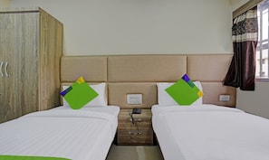 Economy Double Room | Desk
