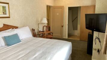 Standard Room, 1 King Bed | Free WiFi, bed sheets