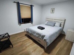 5 Schlafzimmer, Schreibtisch, Bügeleisen/Bügelbrett, kostenloses WLAN