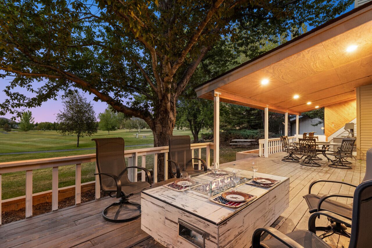 屋外ダイニングエリア