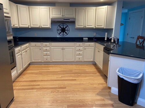 OOB Condo... Steps from the beach, food and fun