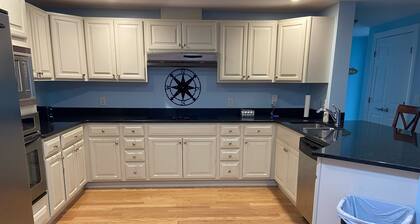 OOB Condo... Steps from the beach, food and fun