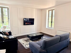 Basic Cottage, Ensuite, Garden View | Lounge