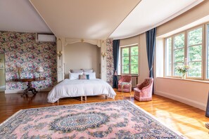 Suite Deluxe, salle de bains attenante, vue jardin (Suite Les Célestins)