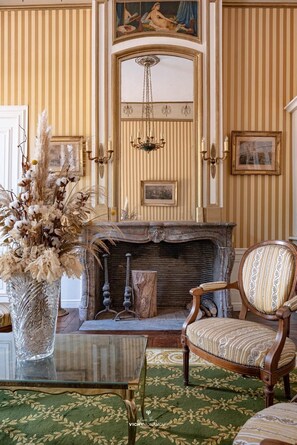 Lounge - Chambres D'hôtes Vichy : Château de Charmeil (Charmeil)