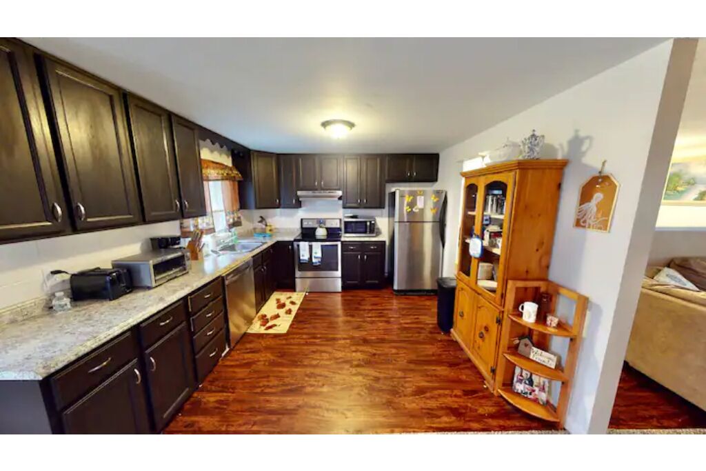 Perfect For Big Groups & Families / Free Wi-Fi