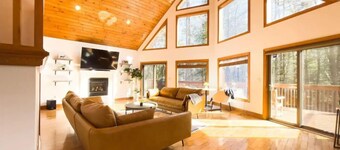 Cozy Cedar Chalet with Heated Pool