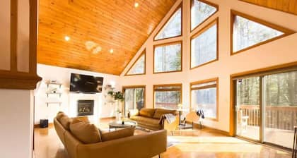 Cozy Cedar Chalet with Heated Pool