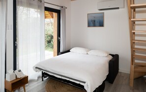 Studio, Ensuite (Cottage C) | Interior - Les Cottages de Ripaille (Thonon-les-Bains)