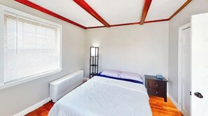 3 bedrooms, desk, free WiFi, bed sheets