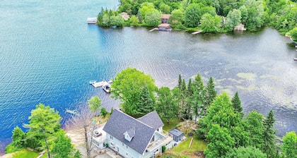 Luxury Muskoka Waterfront Private Beach Dock 20+Party 7 Bedrooms 4 Washrooms
