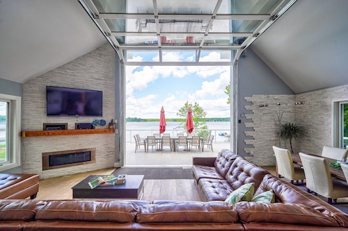 Luxury Muskoka Waterfront Private Beach Dock 26+Party 7 Bedrooms 4 Washrooms