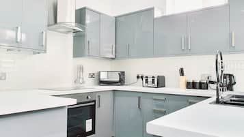 House, Private Bathroom (4 Bedrooms) | Shared kitchen