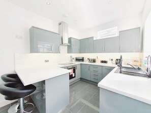 Huis, privébadkamer (4 Bedrooms) | Gemeenschappelijke keuken