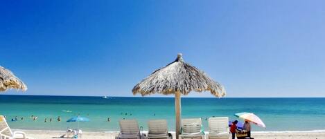 Una spiaggia nelle vicinanze