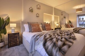2 bedrooms, free WiFi - Rosie's Relaxing Escape with Hot Tub (Nelson)