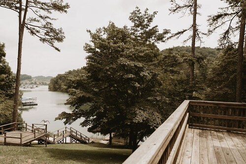 A Hard Day’s Night - Lakefront with private dock