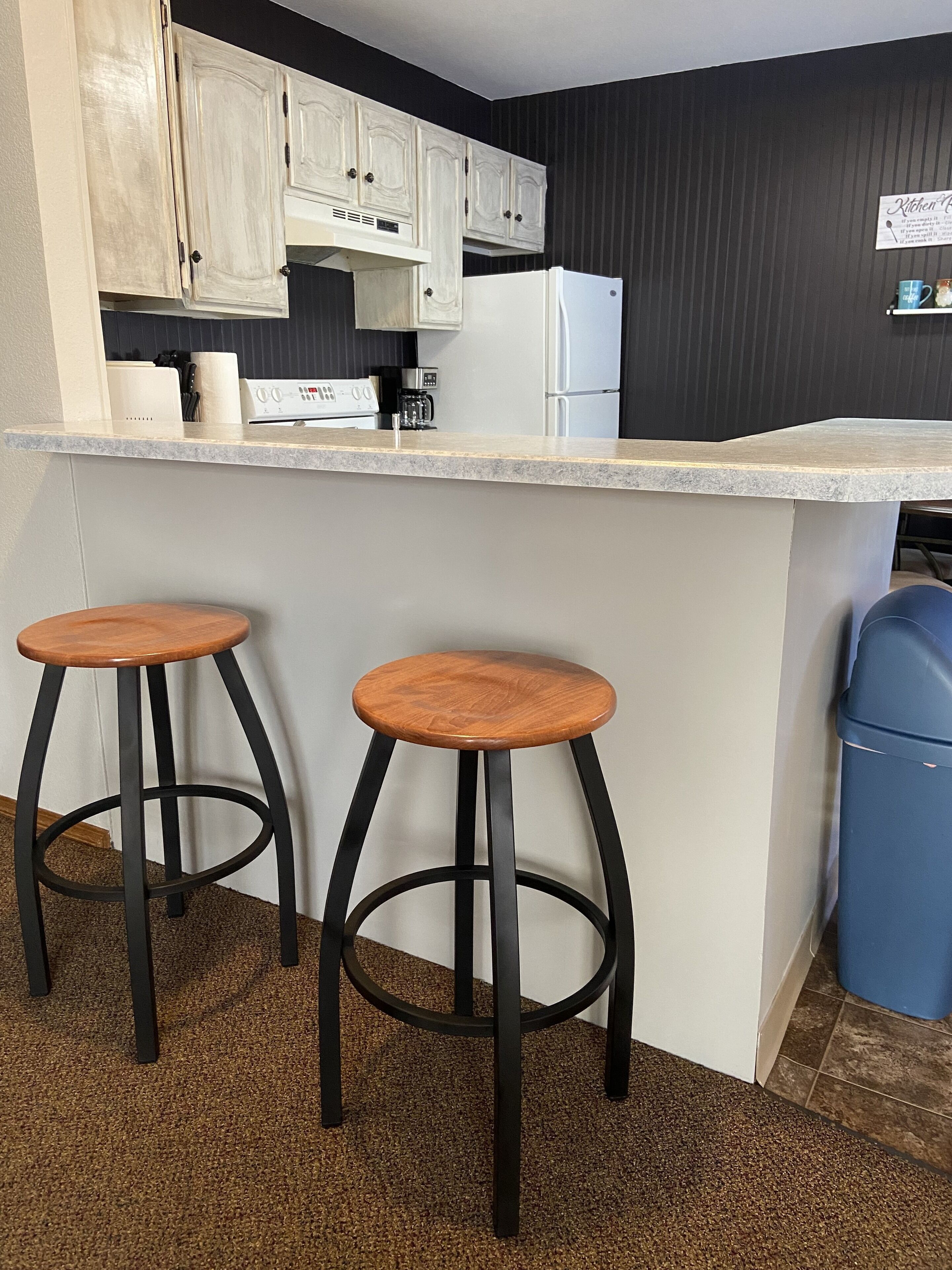 Réfrigérateur, micro-ondes, four, plaque de cuisson