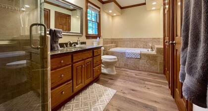Quiet neighborhood, complementry lake access