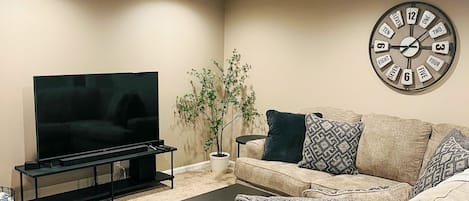 Smart TV, futbolito y libros