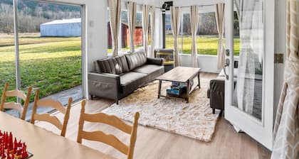 Rainier Estates' 5 Acre, 3100sqft, HotTub, Events