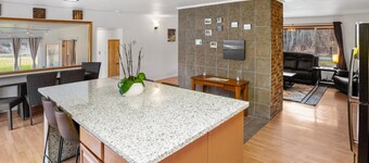 Rainier Estates' 5 Acre, 3100sqft, HotTub, Events