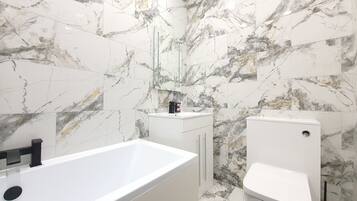 Apartment, Private Bathroom (Apartment 1) | Bathroom