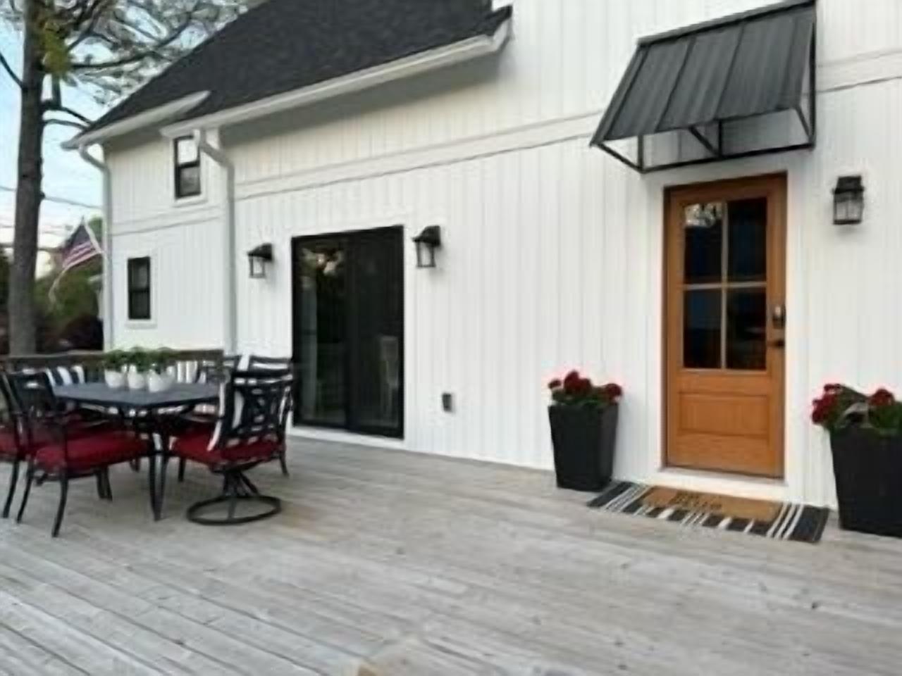 Brexden by the Beach - newly renovated- perfect location