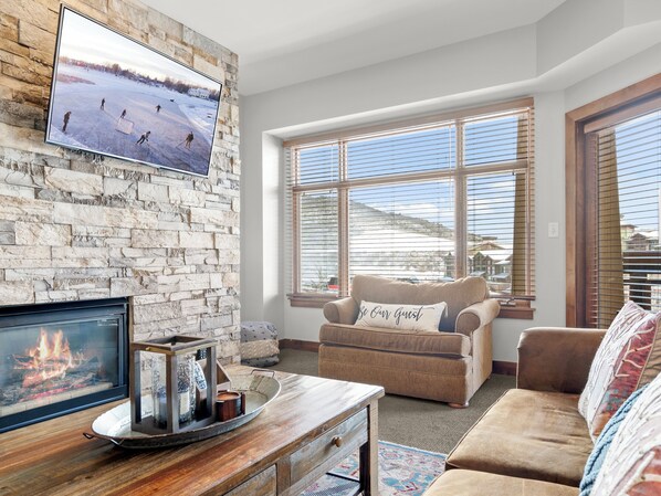 Älytelevisio, takka, DVD-soitin