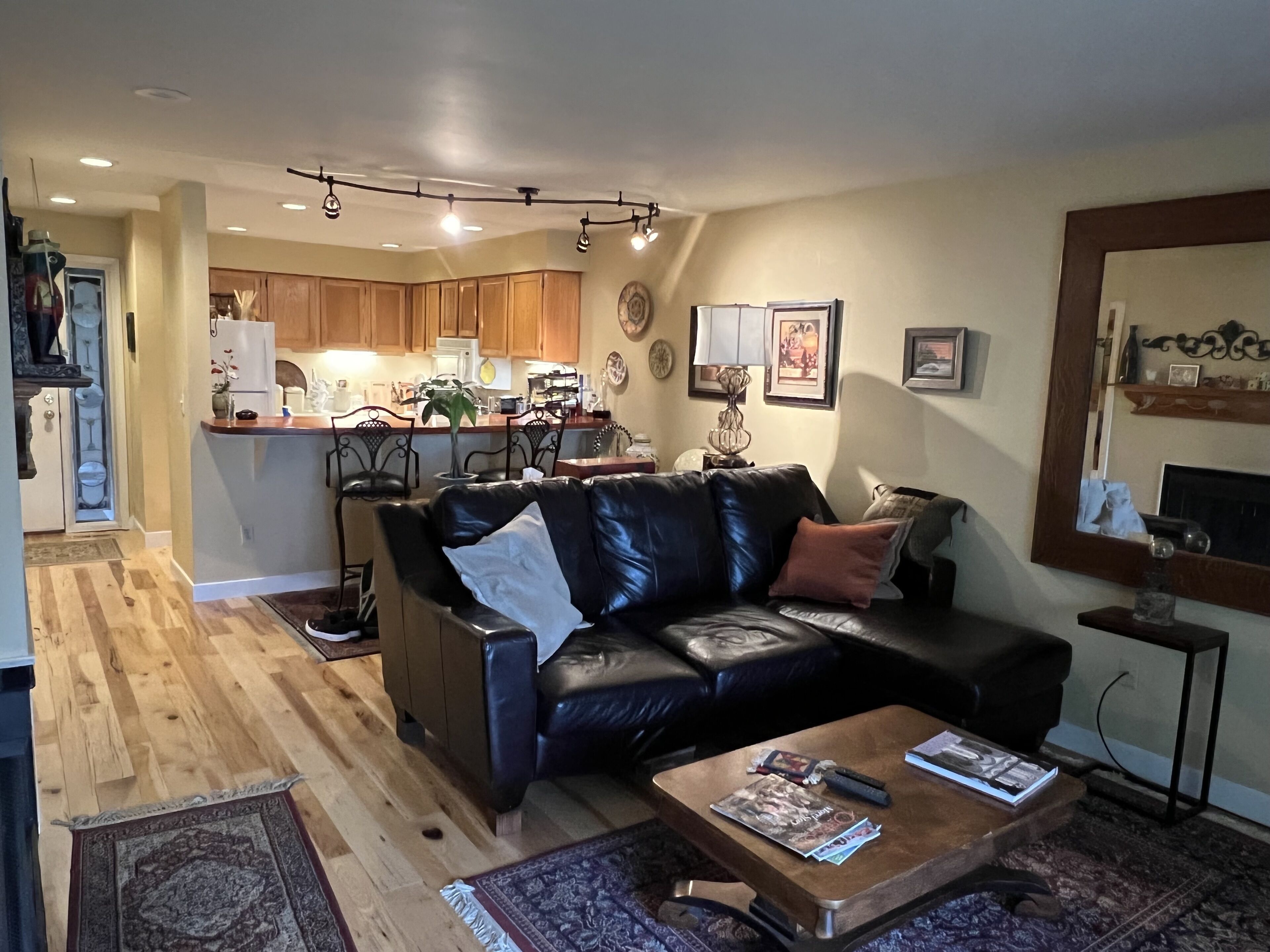 Corporate and Vacation Condo Rental (Johns Landing)