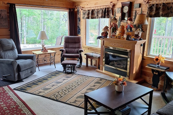 Large livingroom. Plenty of windows giving lots of natural light and woodsy view