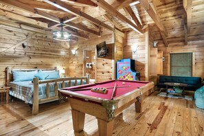 2 عدّة غرف نوم ومكواة/لوح كي وواي فاي مجانًا