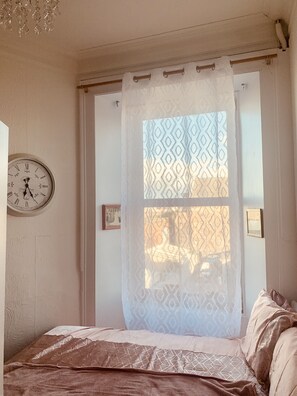 1 bedroom, iron/ironing board, internet, bed sheets
