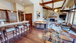 TV - Palatial Two-Bedroom Penthouse 448 (Vail)