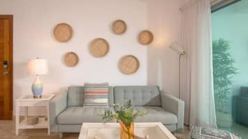 Lägenhet | Vardagsrum | 50-tums smart-tv med kabelkanaler, tv och Netflix