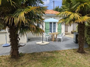 Outdoor dining - Fisherman's hut 😁 🎣 10 min from the beach. Everything on foot. Decreasing costs (Meschers-sur-Gironde)