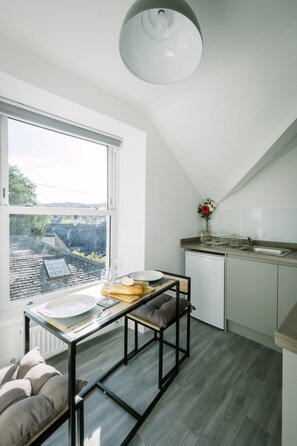 1 bedroom, free WiFi, bed sheets - Village View Flat in the Lakes (Windermere)