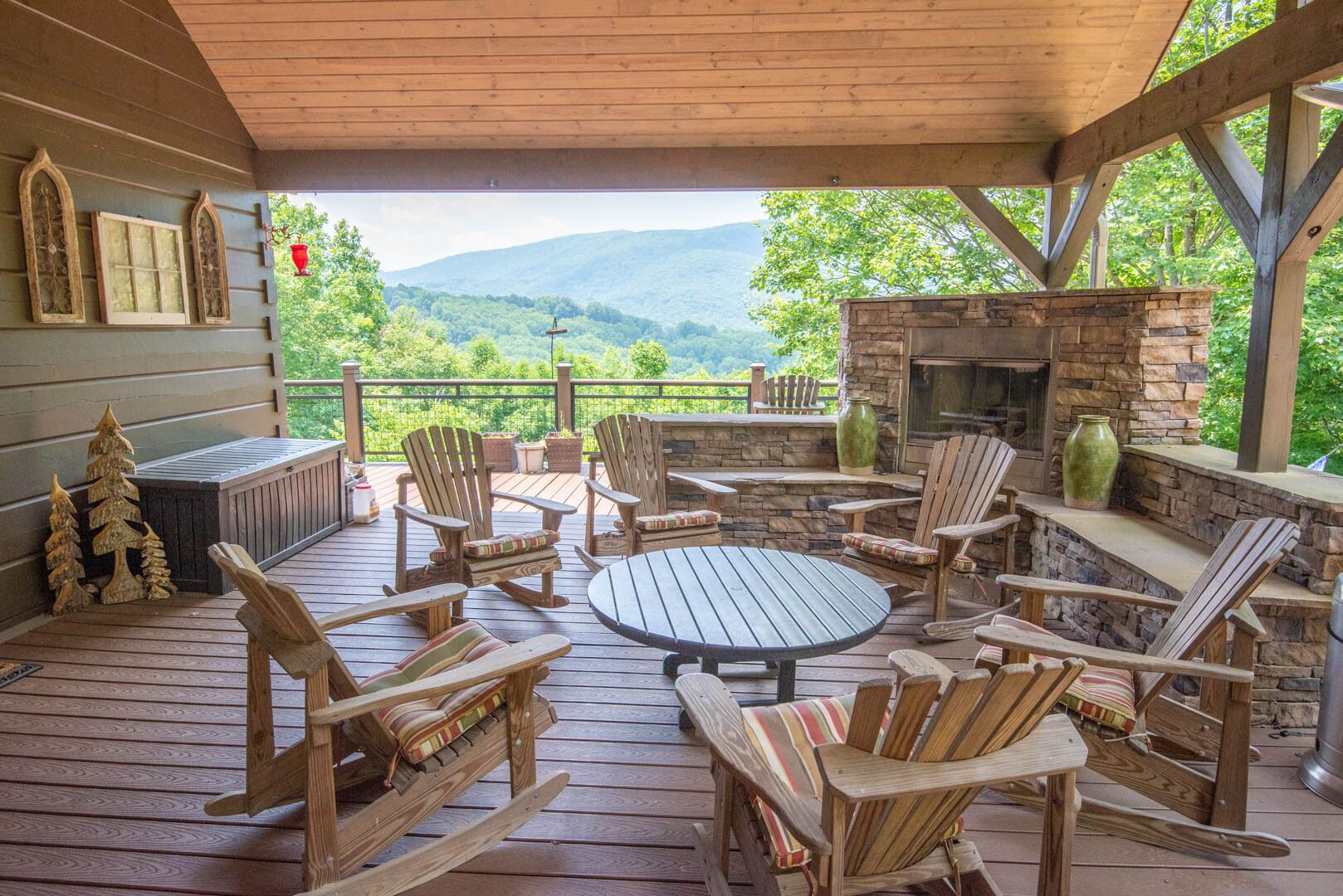 Buena Vista Log Cabin - Hot Tub + Beautiful Views + Indoor & Outdoor Fireplaces