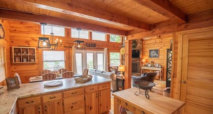 Your Hideout Near Hot Spots | 5 Mins to Great Eats | Buena Vista Log Cabin