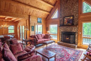 Televisión, chimenea y futbolito 