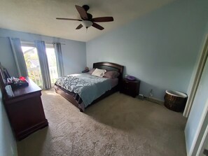 5 slaapkamers, een strijkplank/strijkijzer, gratis wifi, beddengoed