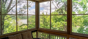 Lake Townhome - Walk to Lees' Ford Marina