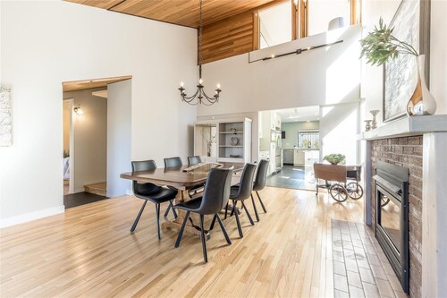 OASIS RETREAT - FAMILY HOME WITH POOL IN GREAT LOCATION