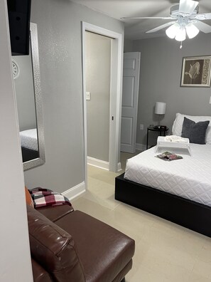 1 soverom, safe på rommet, wi-fi (inkludert) og sengetøy