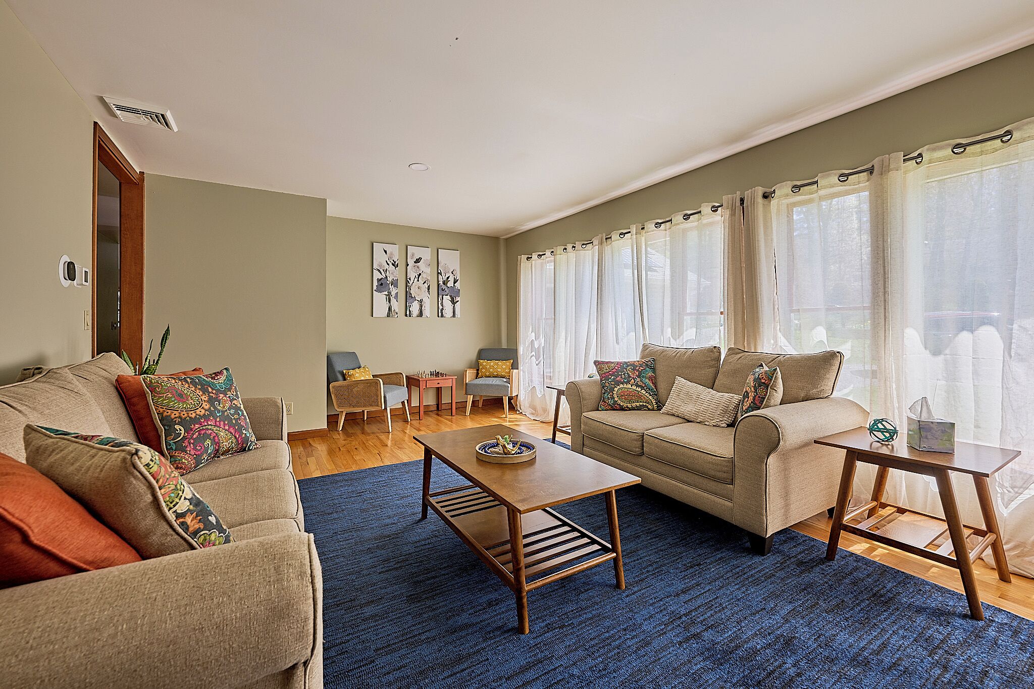 Smart-TV, Kamin, Tischfußball, Tischtennisplatte