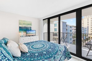 1 habitación, tabla de planchar con plancha y ropa de cama 